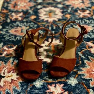 Universal Thread Size 8 Heels